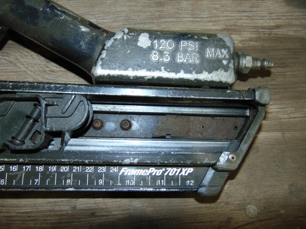 lot 13 image: Pneumatic Senco Framing Nailer