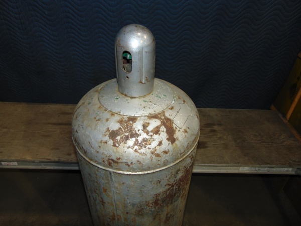 lot 18 image: 100 LB Propane Tank