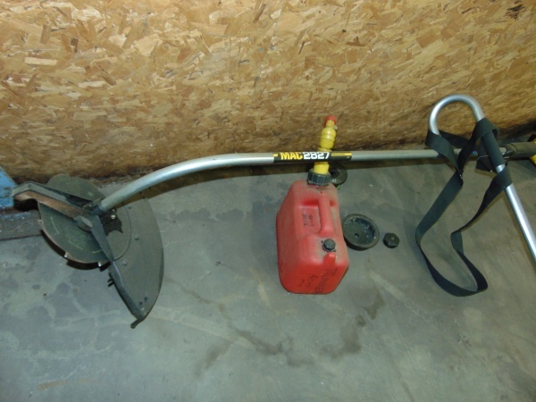 lot 19 image: Mcculloch StringBrush Trimmer