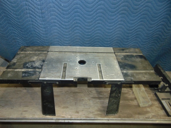 lot 22 image: Craftsman Router Table