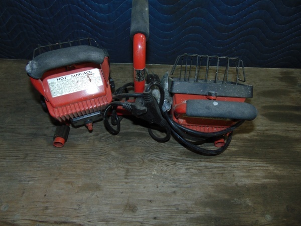 lot 23 image: (2) Shop Lights