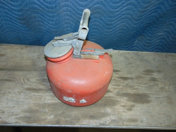 lot 44 image: Liquid Storage Container
