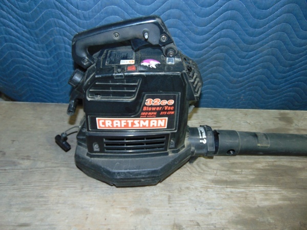 lot 47 image: Craftsman Blower
