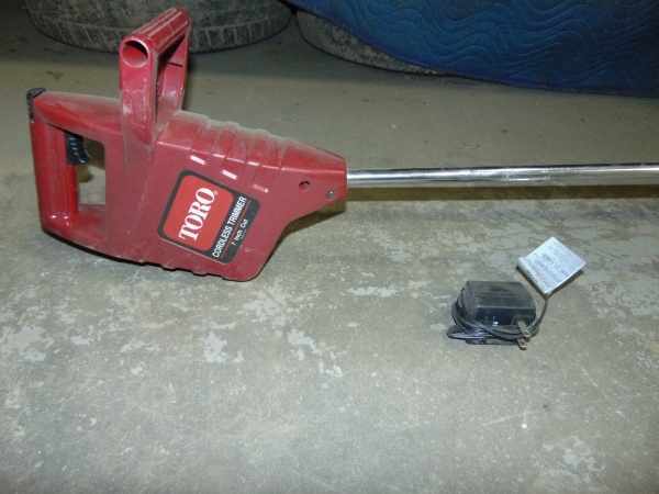 lot 48 image: Toro String Trimmer