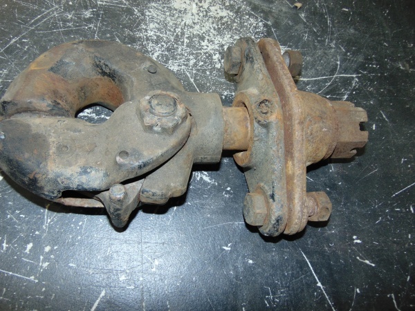 lot 61 image: Large Pintle Hitch