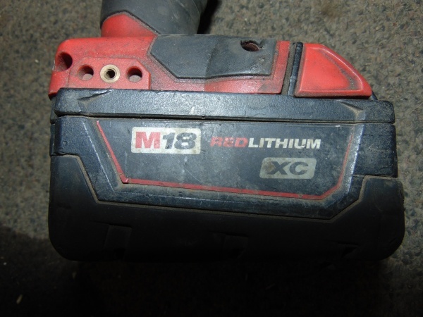 lot 102 image: Milwaukee Cordless Drills