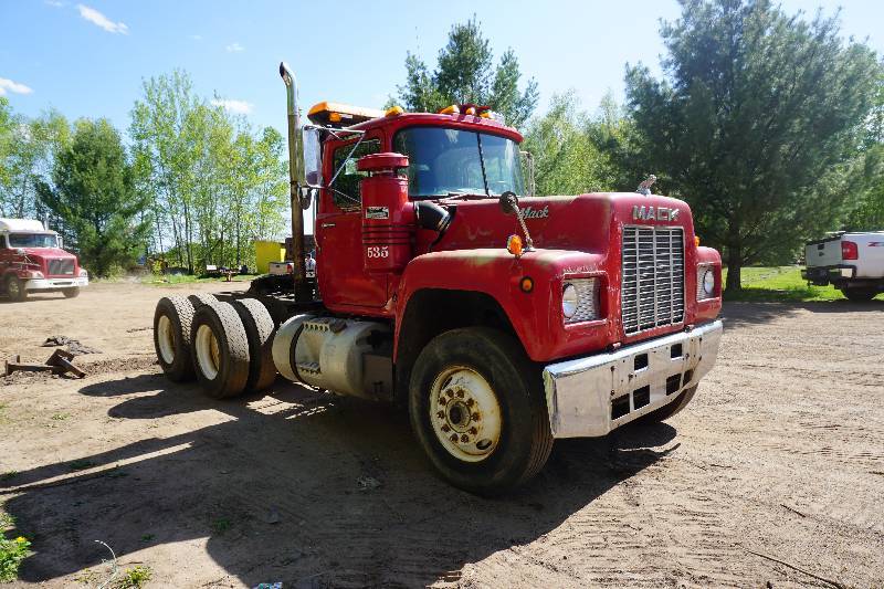 1982 Mack DS600 Econodyne Tandem Axle Semi Tractor Truck