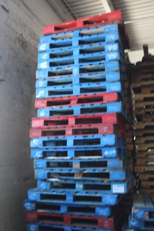 lot 211 image: Lot of Wood Pallets