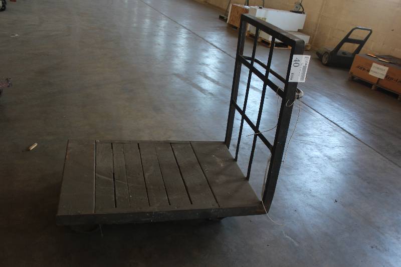 lot 40 image: 4-Wheel Dolly