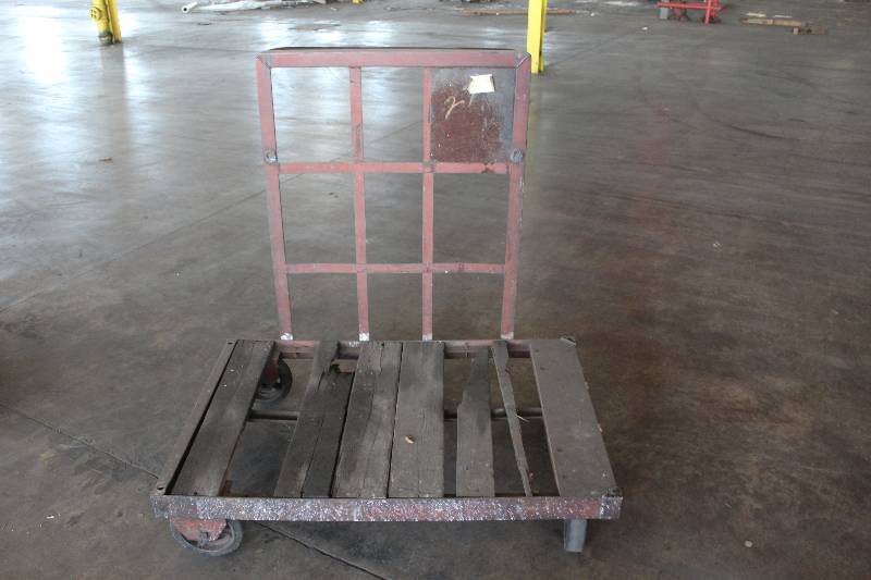 lot 41 image: 4-Wheel Dolly