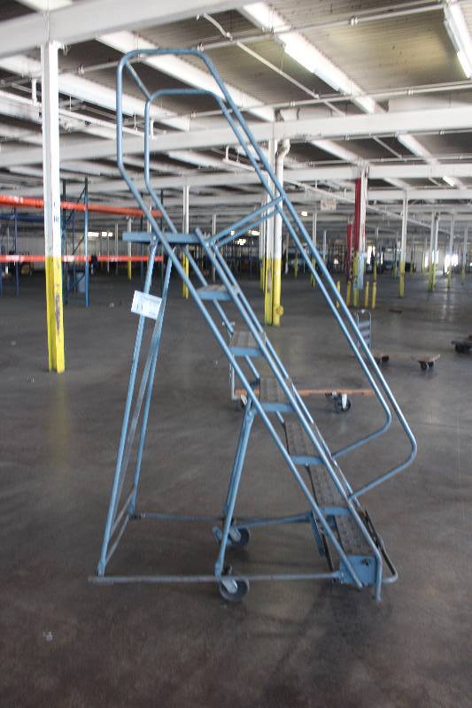 lot 43 image: Gillis 7-Step Wheeled Ladder