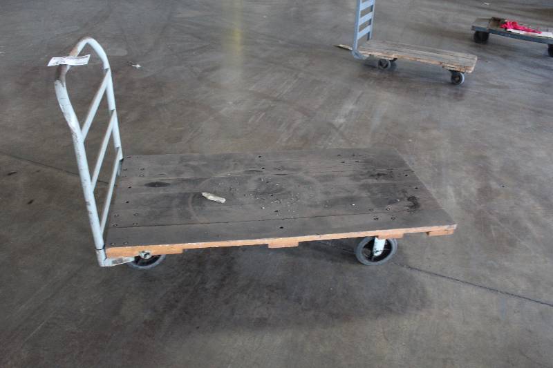 lot 45 image: 4-Wheel Dolly