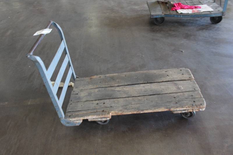 lot 47 image: 4-Wheel Dolly