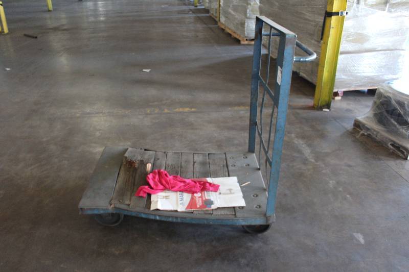lot 50 image: 4-Wheel Dolly