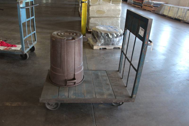 lot 48 image: 4-Wheel Dolly