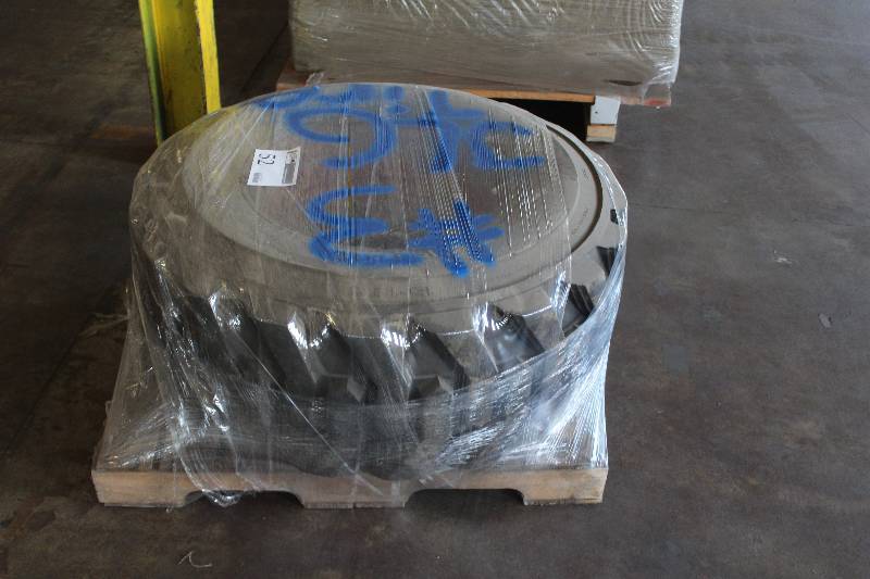 lot 52 image: Hauler SKS Wide Wall Truck Tire w Wheel
