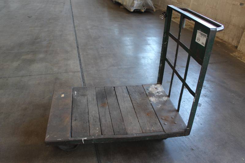 lot 49 image: 4-Wheel Dolly
