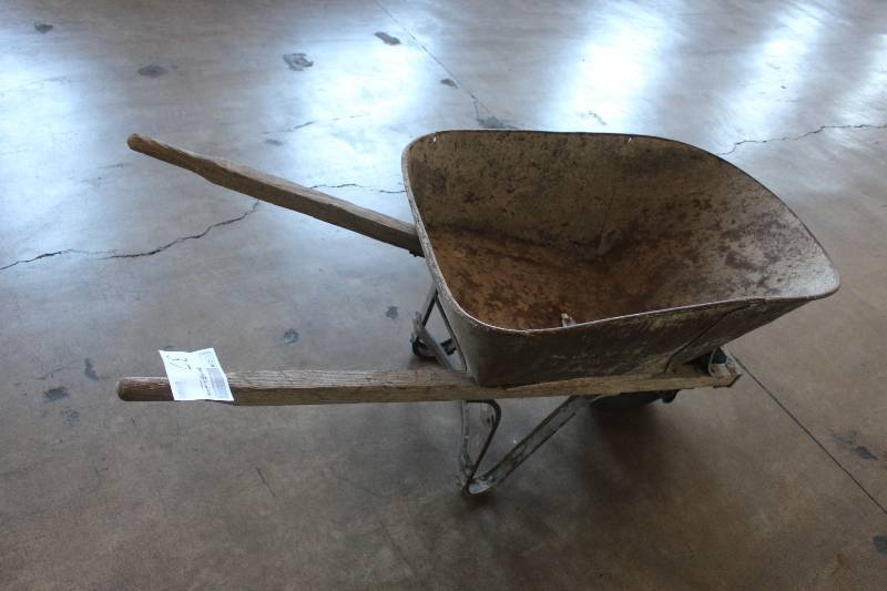 lot 37 image: Metal Wheelbarrow