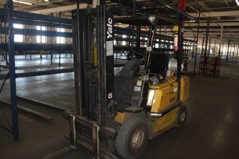lot 2 image: Yale Forklift