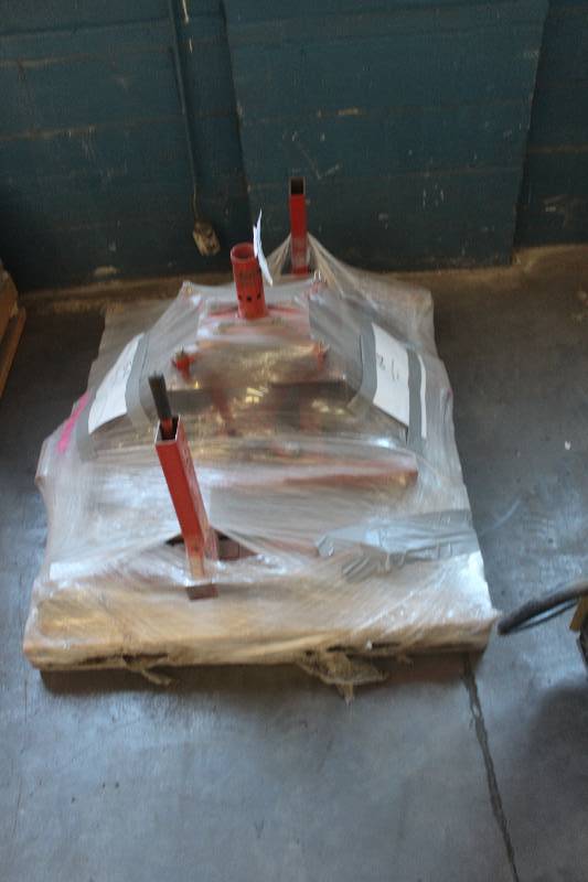 lot 86 image: Pallet Lot of (2) Engine Stands