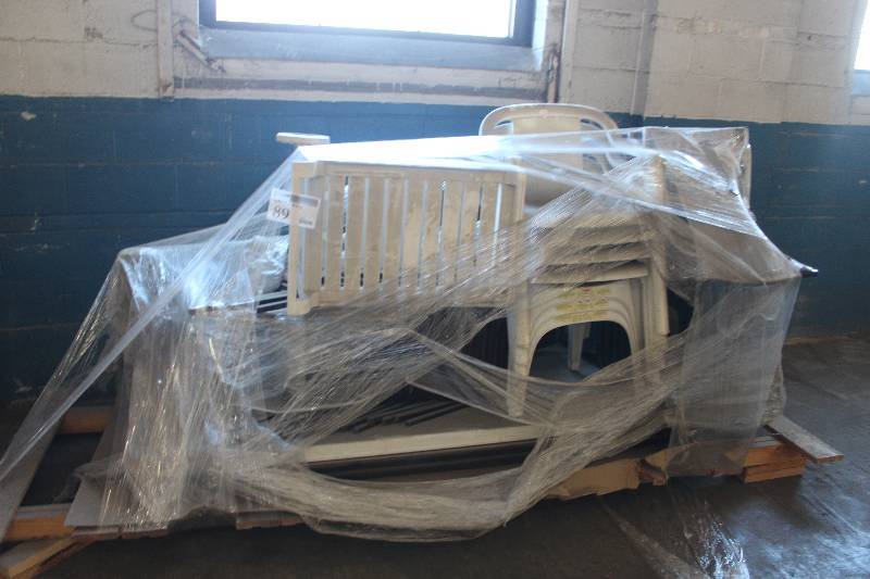 lot 89 image: Pallet Lot of Plastic Chairs, Tables