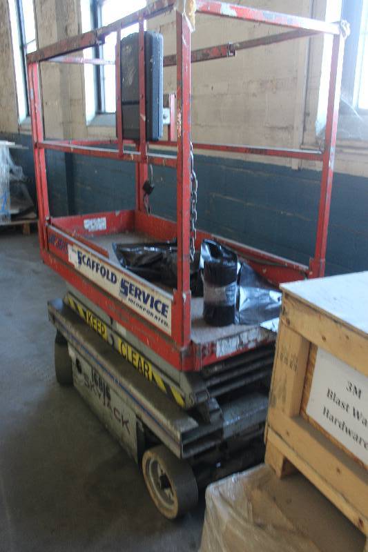 lot 6 image: Skyjack 4-Wheel Scaffold Lift Truck