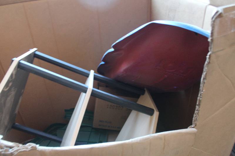 lot 101 image: 3-Shelf Table