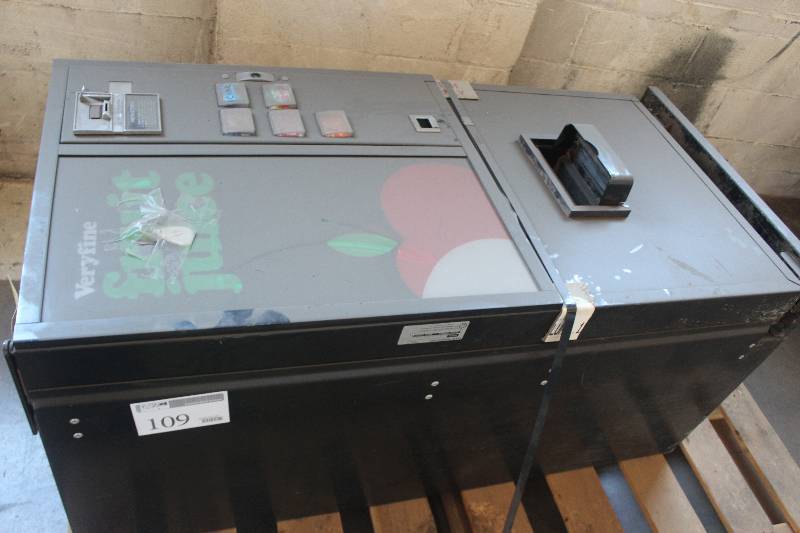 lot 109 image: Dixie-Narco Refrigerated Vending Machine
