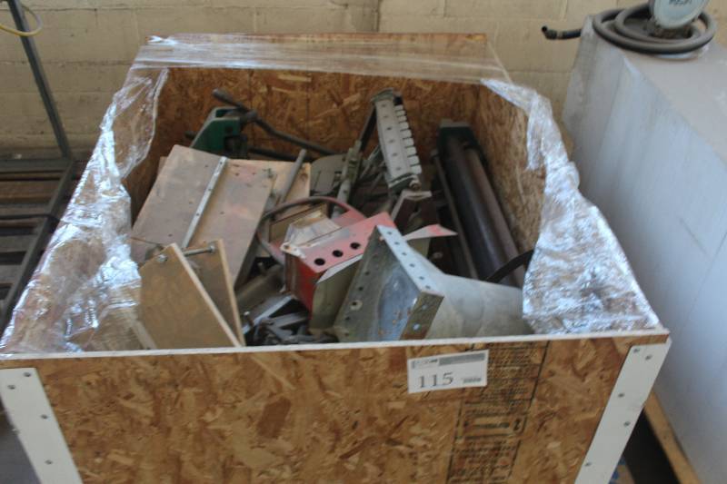 lot 115 image: Box Lot of Misc Hardware