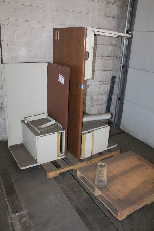lot 204 image: L-Shaped Office Desk