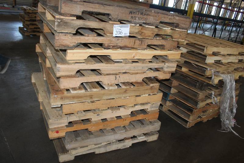 lot 206 image: Lot of (2) Stack of Wood Pallets