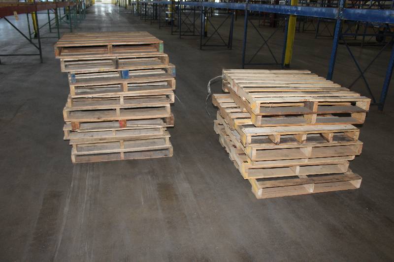 lot 208 image: Lot of (2) Stack of Wood Pallets