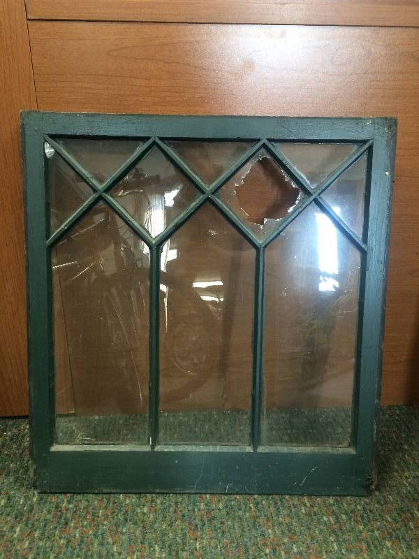 lot 6 image: Old Windows