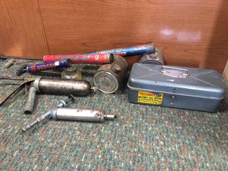 lot 13 image: Assortment of Vintage Tools