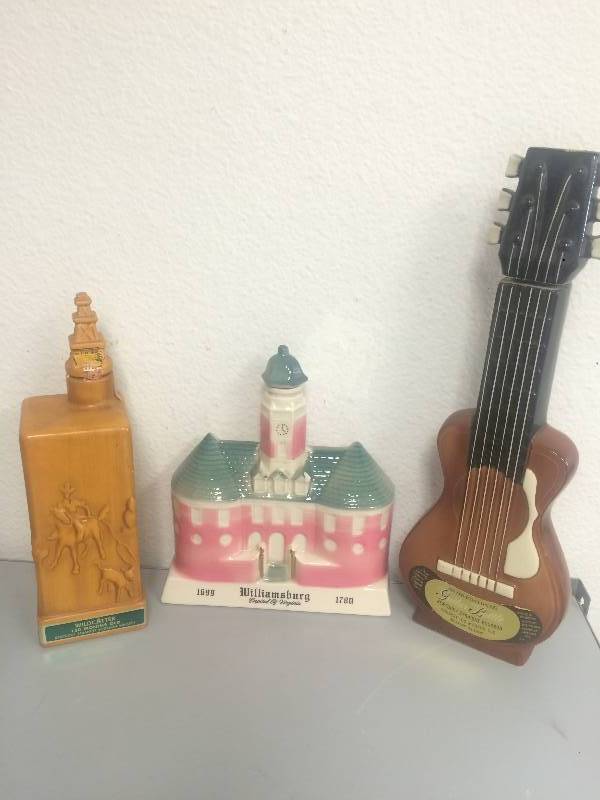 lot 17 image: Collectible Liquor Decanters
