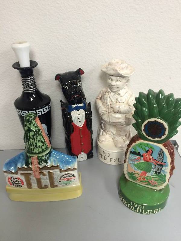 lot 19 image: Collectible Liquor Decanters