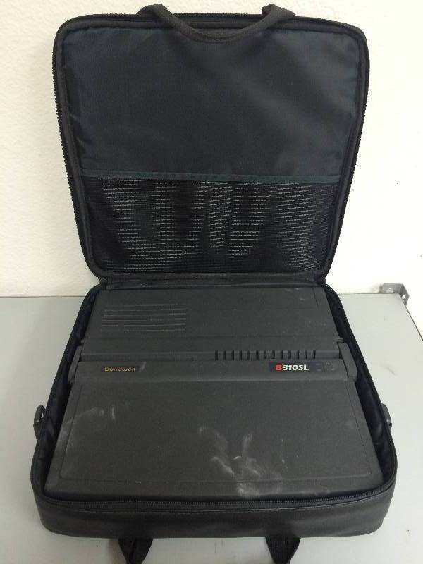 lot 20 image: Bondwell Laptop and Product for T1 994A Computer