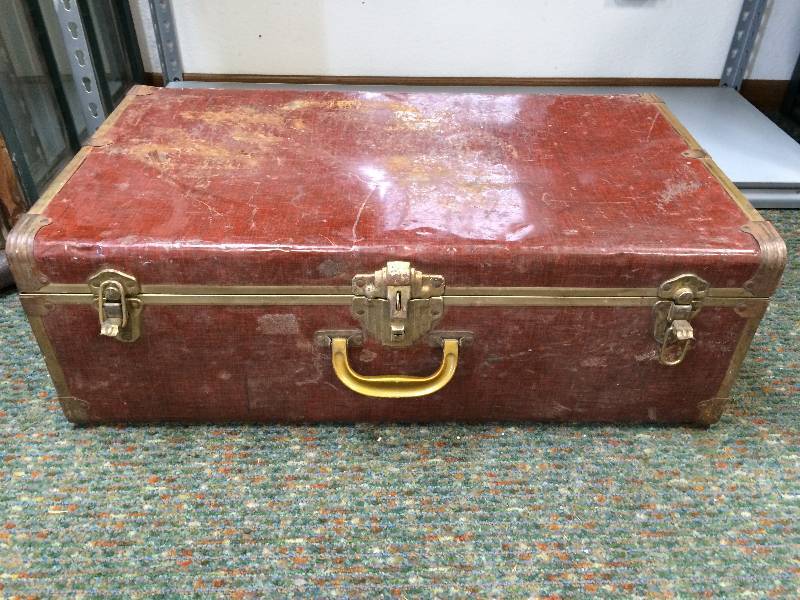 lot 25 image: Old Metal Trunk with Anco 15 Push Button Refills