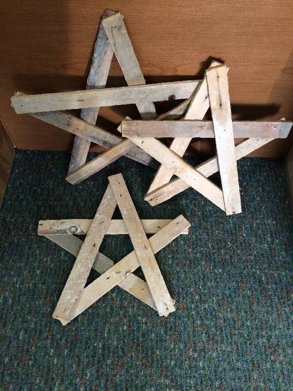 lot 44 image: Wood Stars