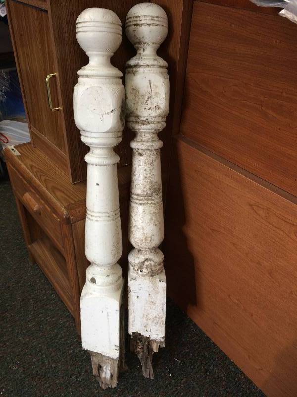 lot 47 image: Vintage Spindle Posts