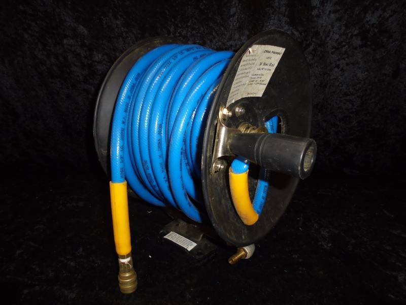 Central Pneumatic 30 Hose Reel with 38 Air Hose