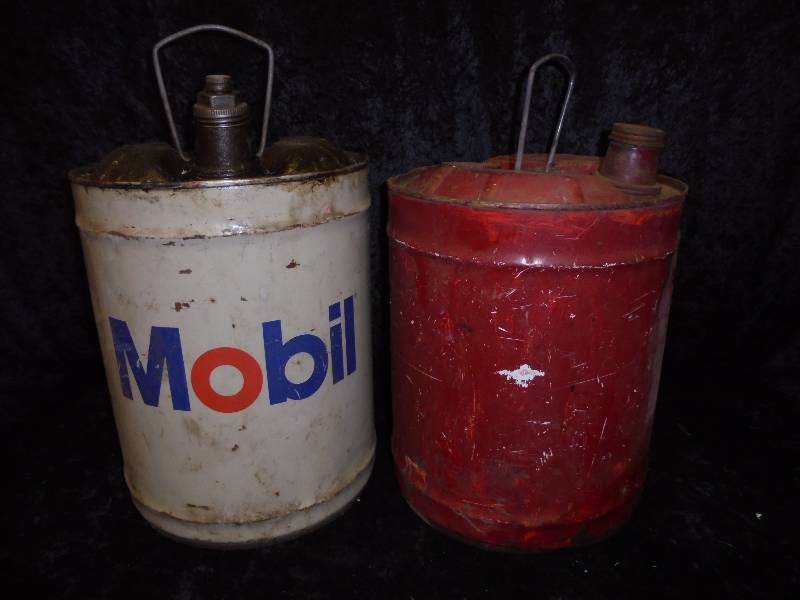 Pair - Oil & Gas Can