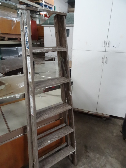 Wood Step Ladder