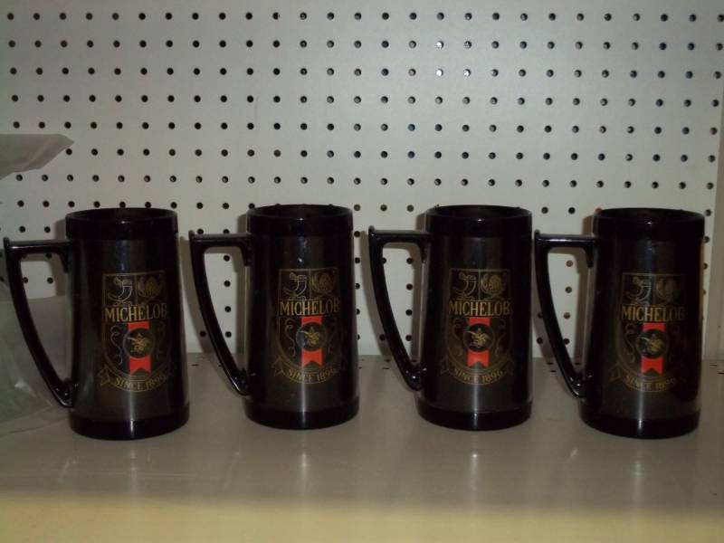 lot 19 image: 4 Michelob mugs