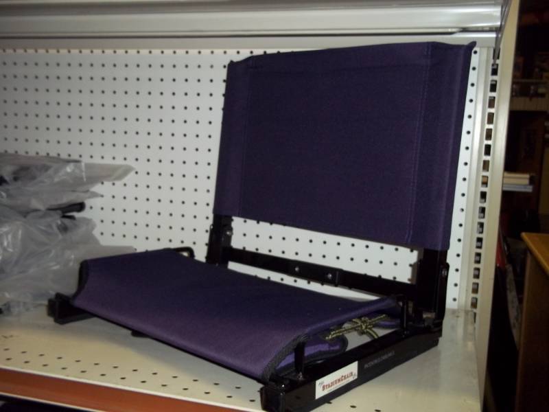 lot 21 image: Folding Stadium Chair