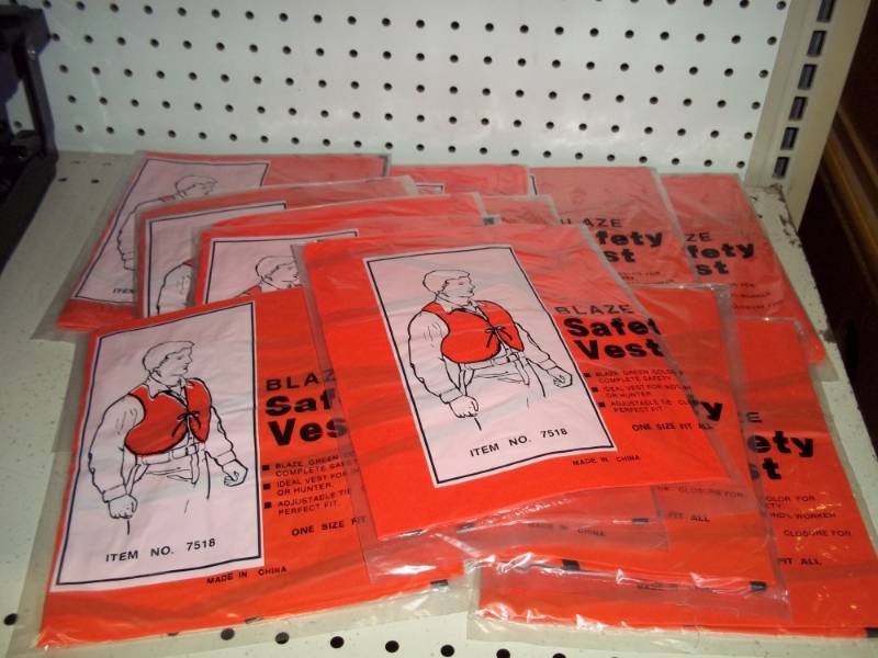 lot 28 image: 14 New Safety vest orange