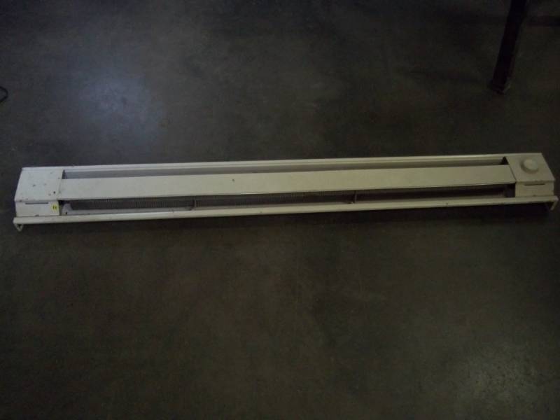lot 29 image: 5 Base board heater with control