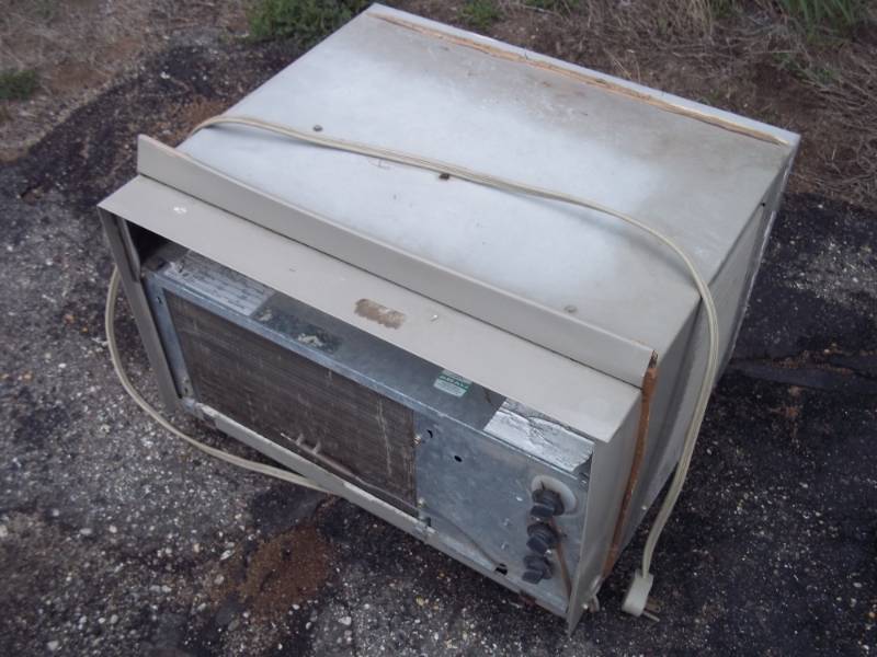 lot 48 image: 5000 BTU Air Conditioner