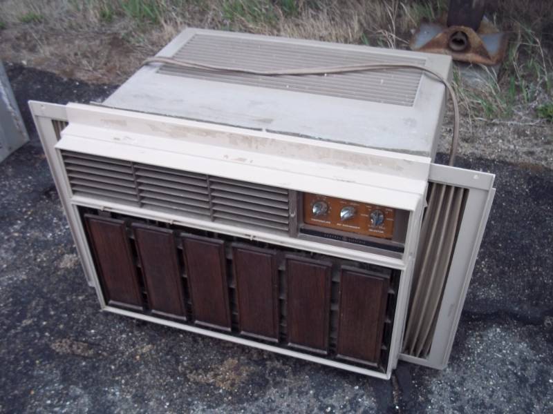 lot 49 image: GE Air Conditioner
