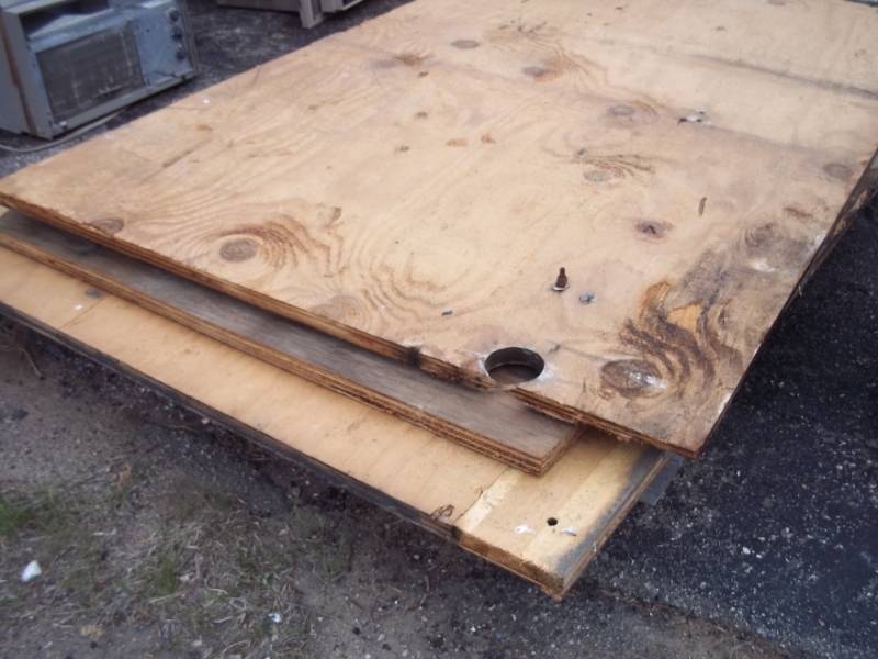lot 50 image: Used 1 Plywood sheets